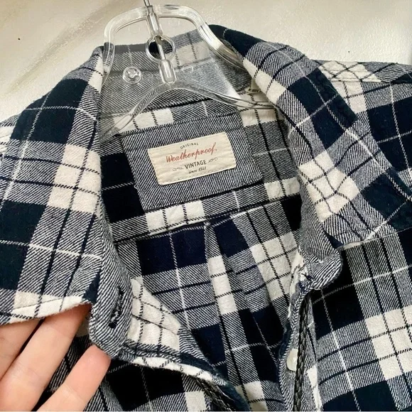 Trendy plaid flannel shirt w cabin cottage core resort country vibe - Picture 5 of 14